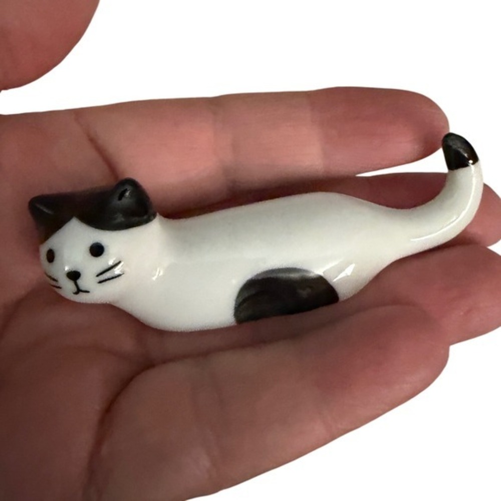 Ceramic Cat Figurine Chopstick Rest Holder Black White Cute Kitchen Accessory